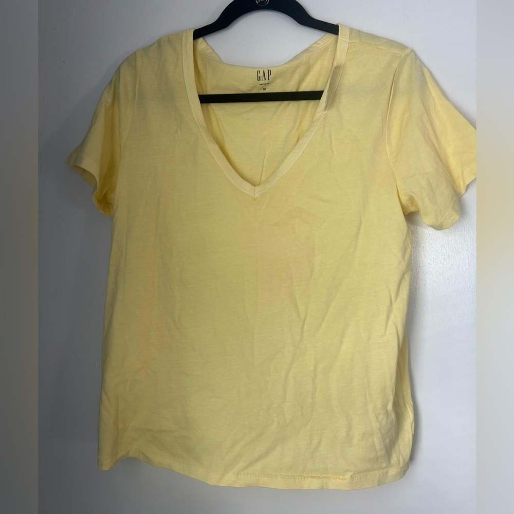GAP Women's Pale Yellow V-Neck Short Sleeve Tee